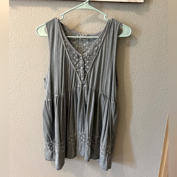 POL Tops - POL top with lace detail, cutouts in back. Size small.